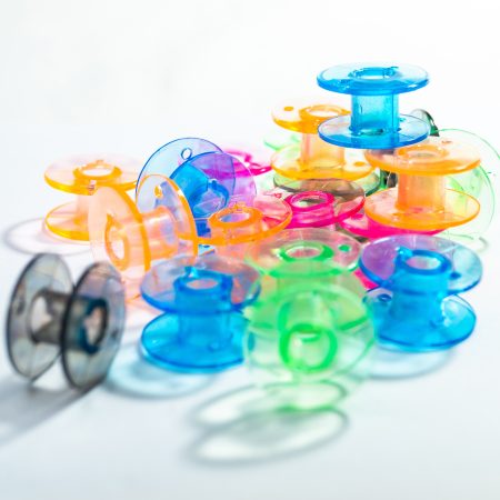 CUTEDIY 25 Pcs Plastic Yarn Bobbins Sewing Bobbins for Sewing Machine Accessories